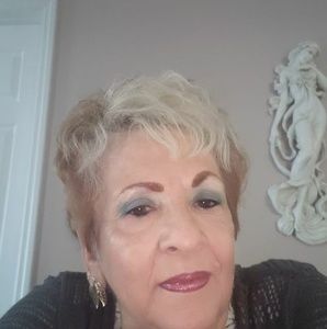 Meet your Posher, Jeanne